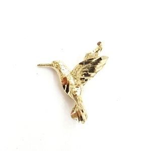 14k yellow gold hummingbird pendant